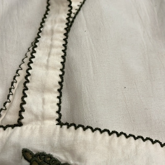 Forever 21 embroidered cropped tank top - Picture 3 of 4